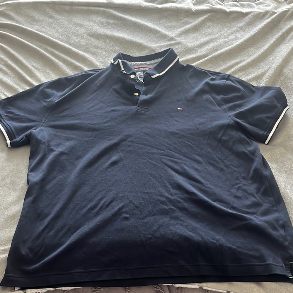 Navy Tommy Hilfiger Polo Shirt with Classic Design and Soft Fabric